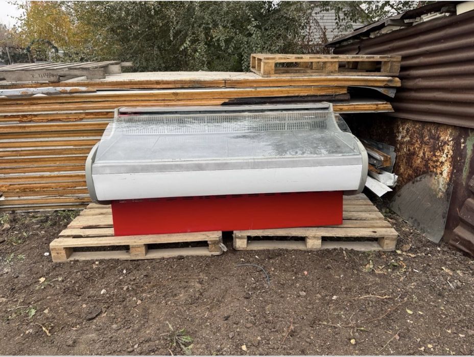 Продам витринный холодильник