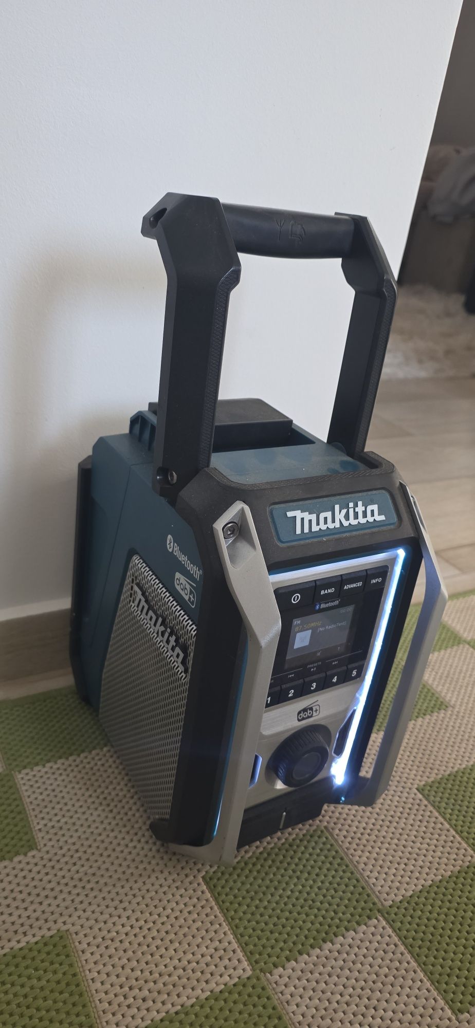 Radio makita dmr 115 cu bluetooth