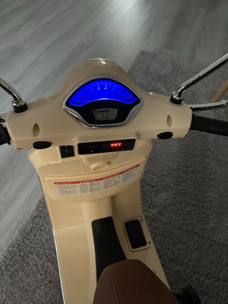 Motocicleta electrica Vespa copii