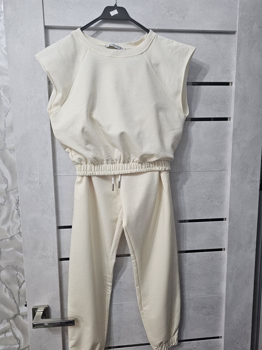 Костюм двойка на девочку,  11-12 лет, б/у. Размер S