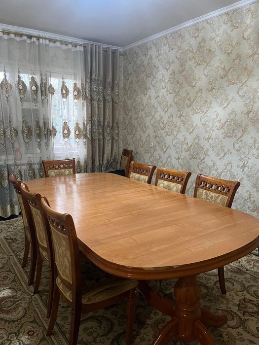 Стол со стульями