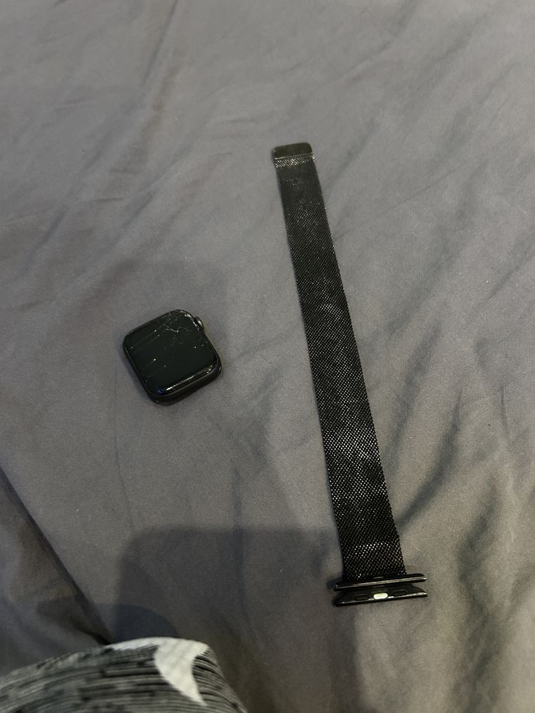 Продавам Apple Watch Series 6 – 50mm