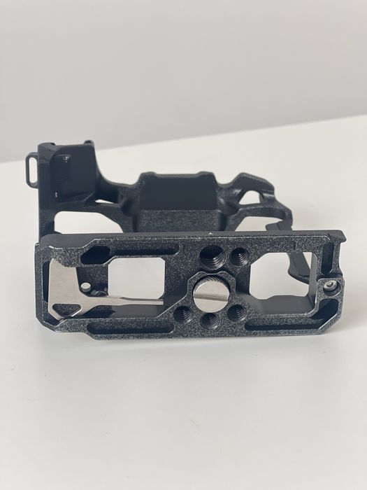 Half Cage Canon r5/r6 black mamba