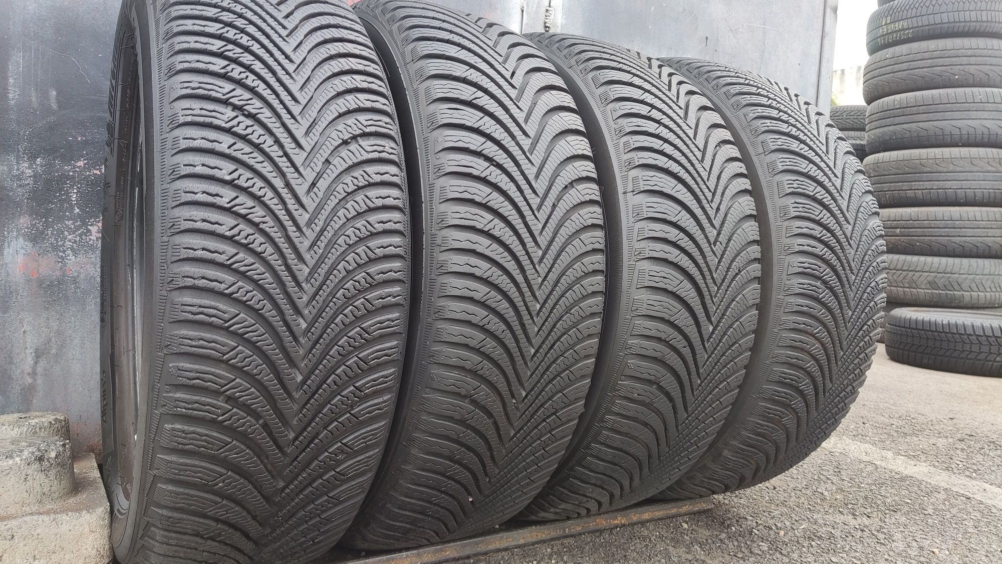 4бр. зимни гуми 205/60/16 Michelin Alpine 5
dot21
8mm
Добро състояние