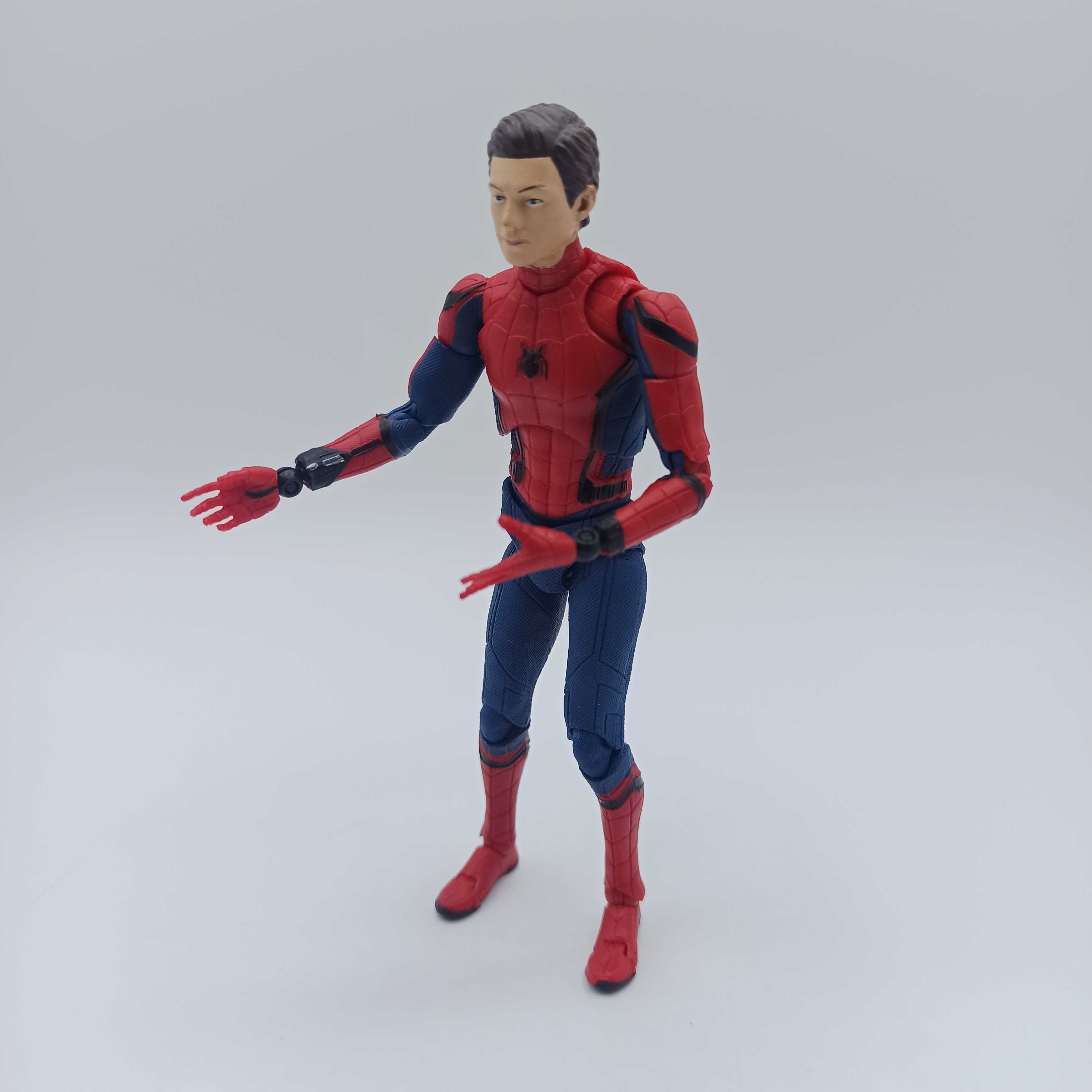 Figurina Spiderman de la Mafex
