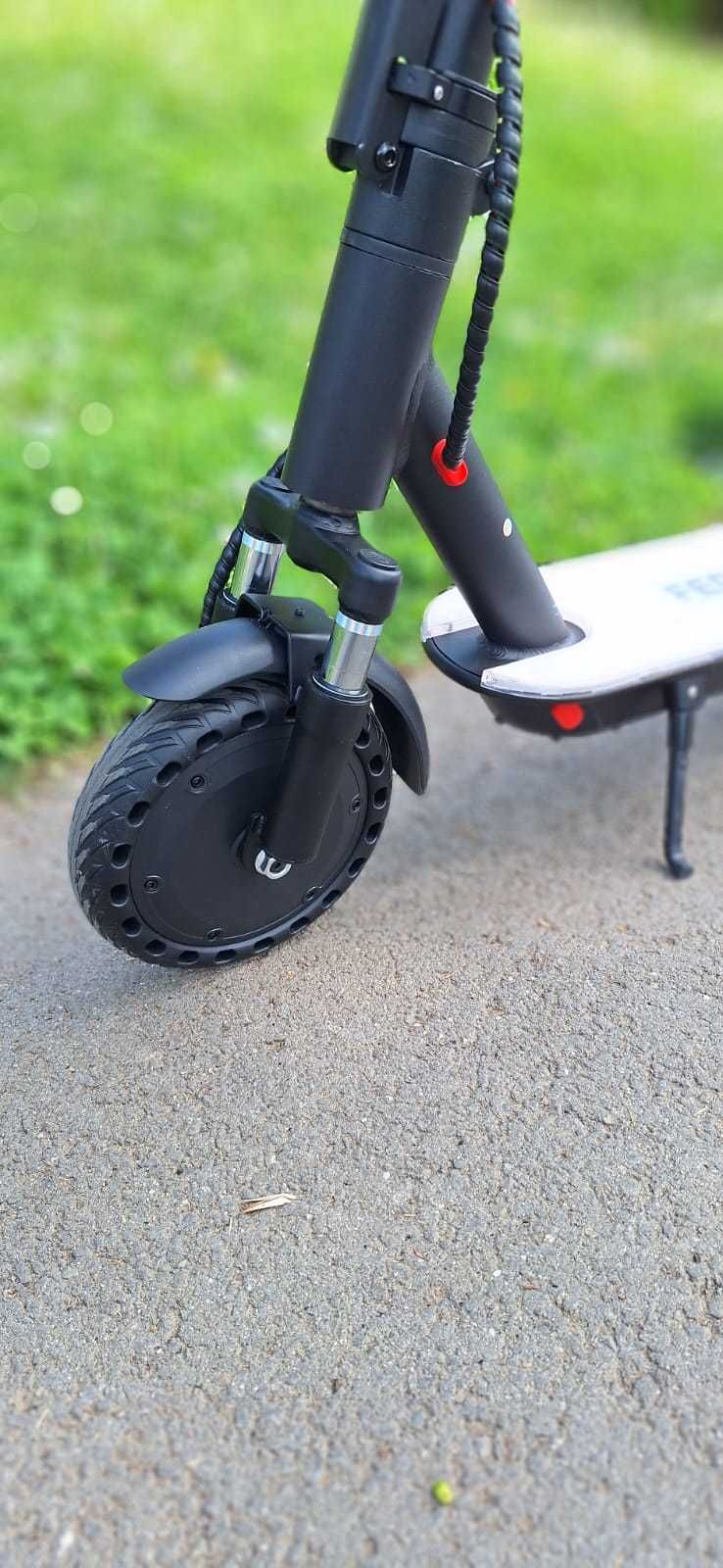Trotineta electrica Noua Pro amortizoare top! similara  E-TWOW  M365
