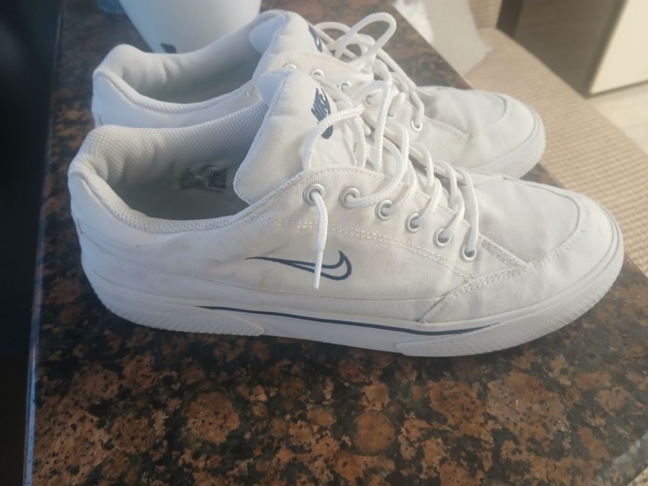 Vând adidasi mărimea 42