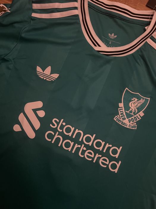 Tricou Isak liverpool