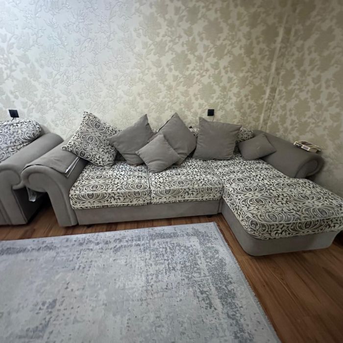 Диван угловой в отличном состояний