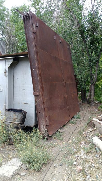 Продаю гаражные ворота