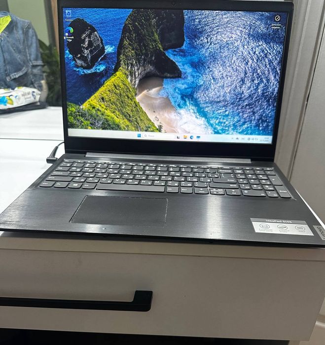 Продается свой ноутбук Lenovo для офиса