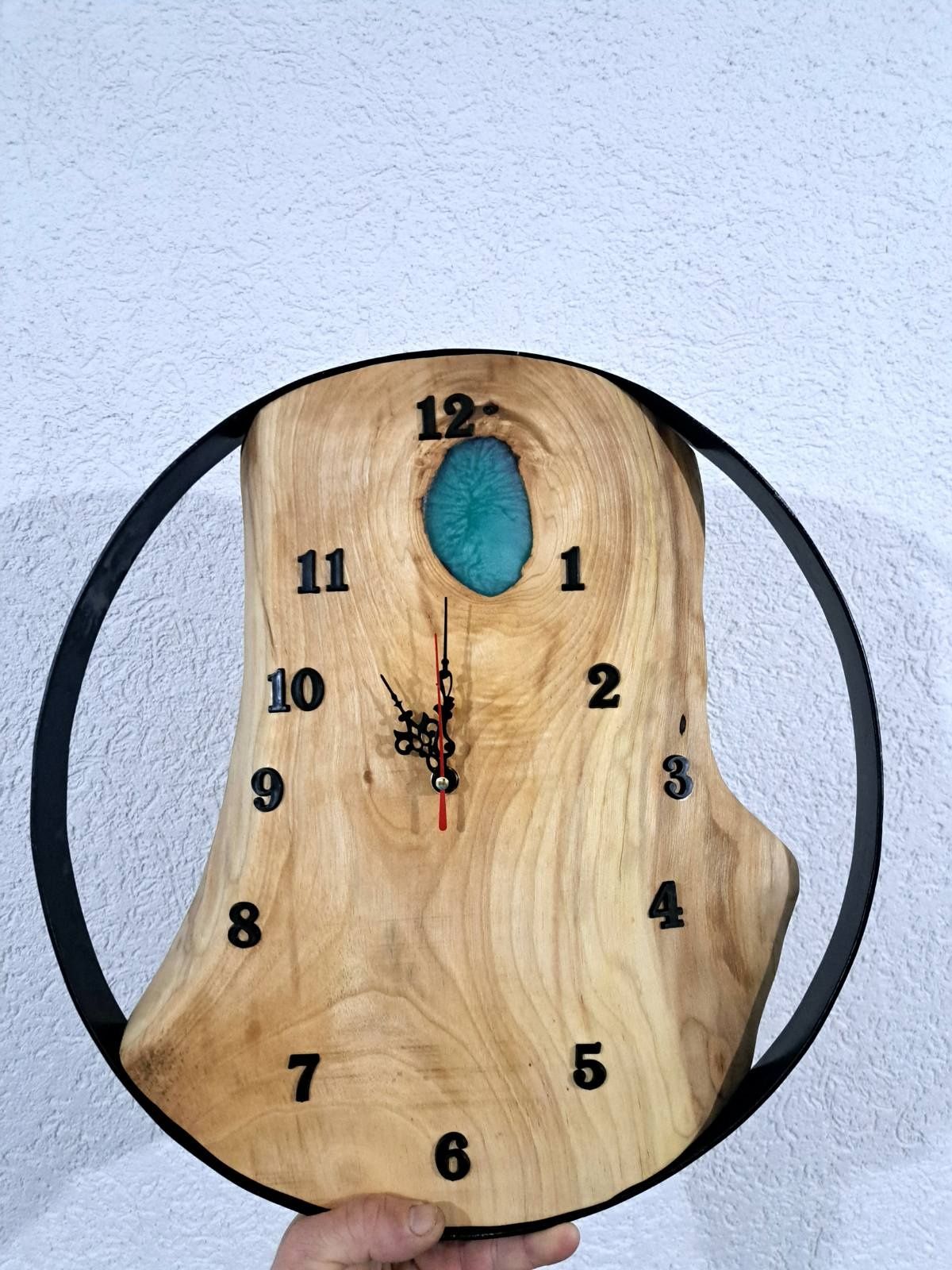 Стенен часовник с основа орех