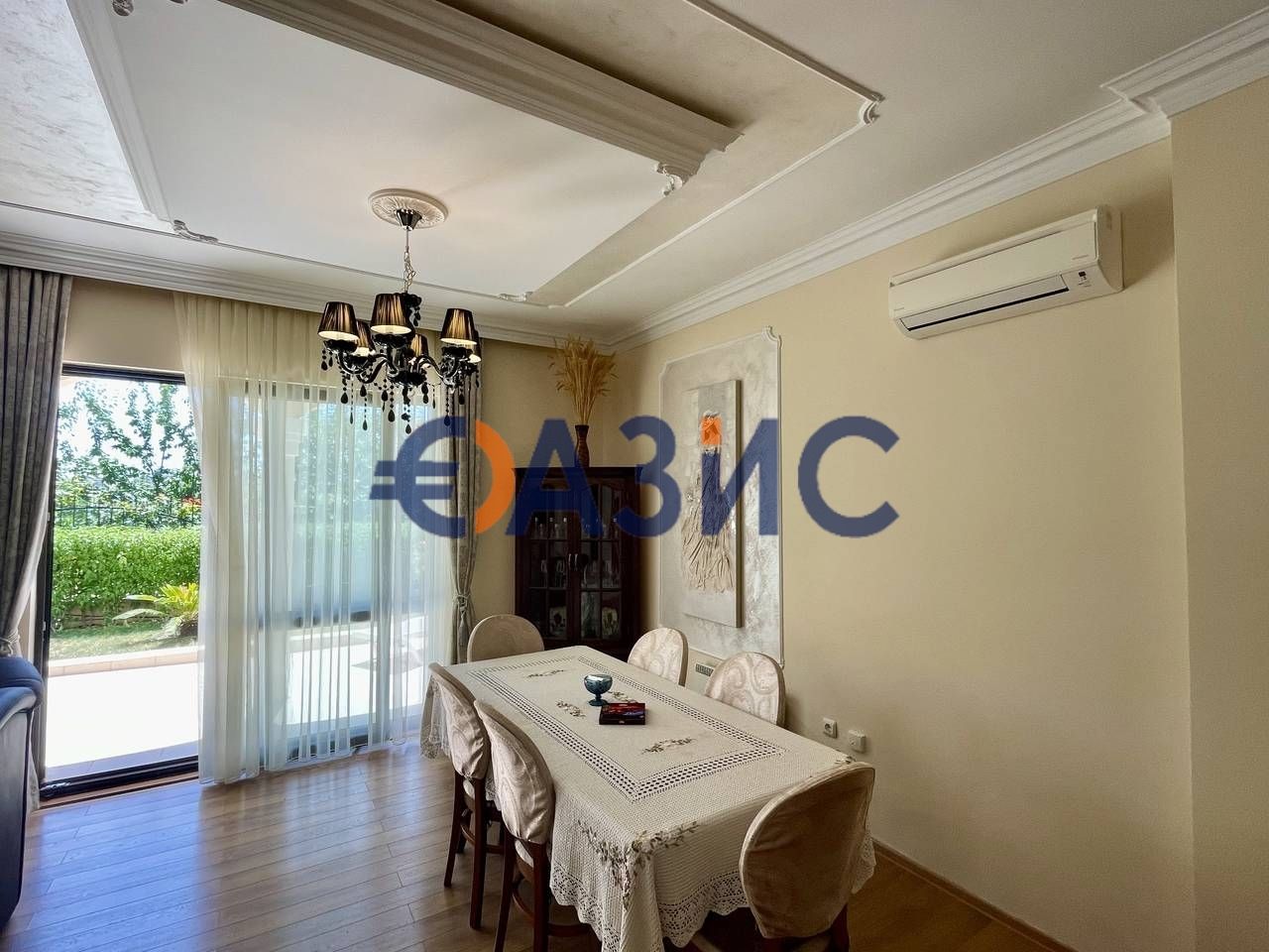 Къща с 3 спални, 250 кв.м. + 450 кв.м. двор, Свети Влас, България, 380