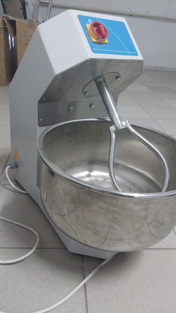 Продам новый тестомес срочно