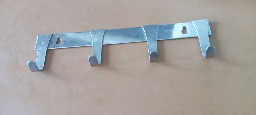 Вешалка металлическая для тех.нужд