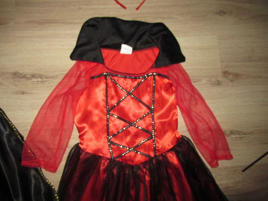 ХЕЛОУИН КОСТЮМ/рокля с аксесоари--128 номер