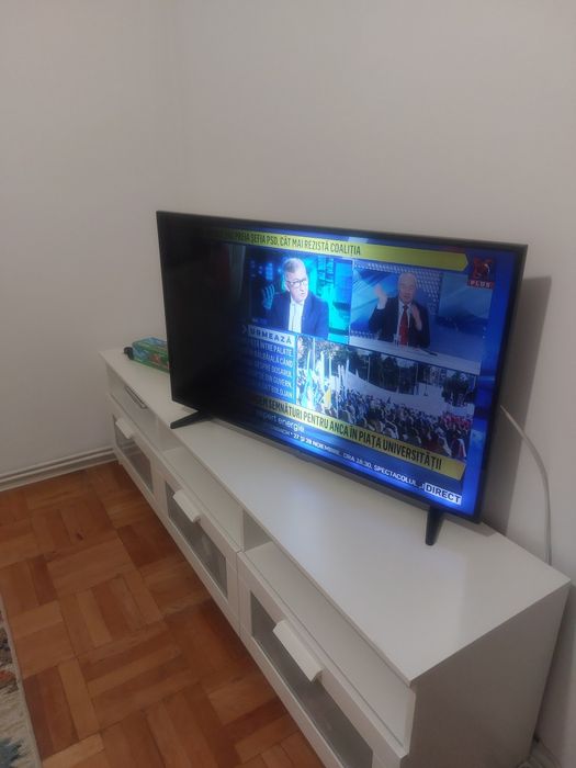 Vând televizor marca Samsung.