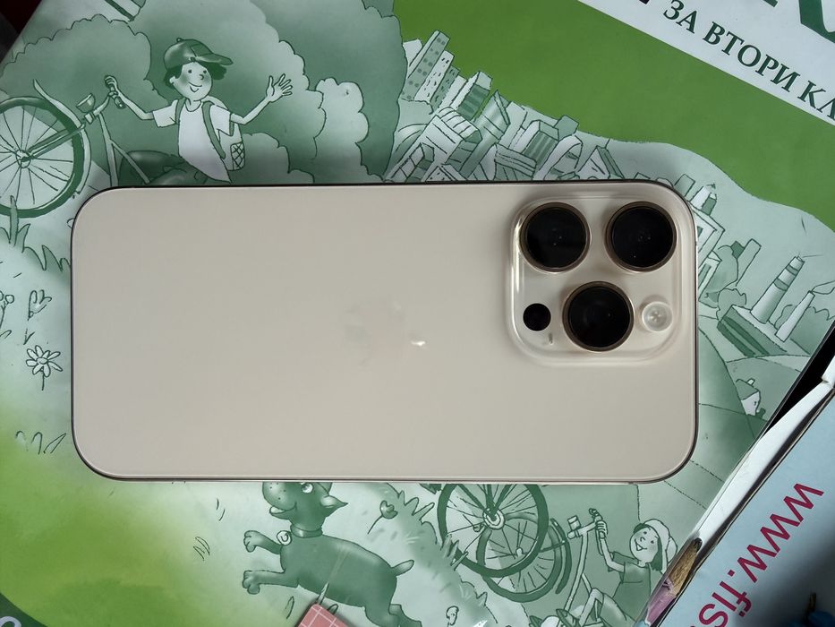 Iphone 16 pro 128 Deser titanium в гаранция