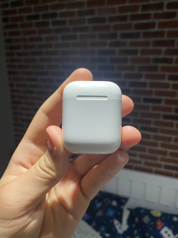 Vând Apple AirPods 2