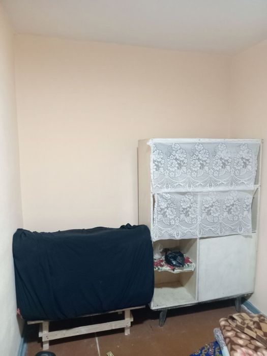 Срочно продаётся 1 ком 8 микрорайон