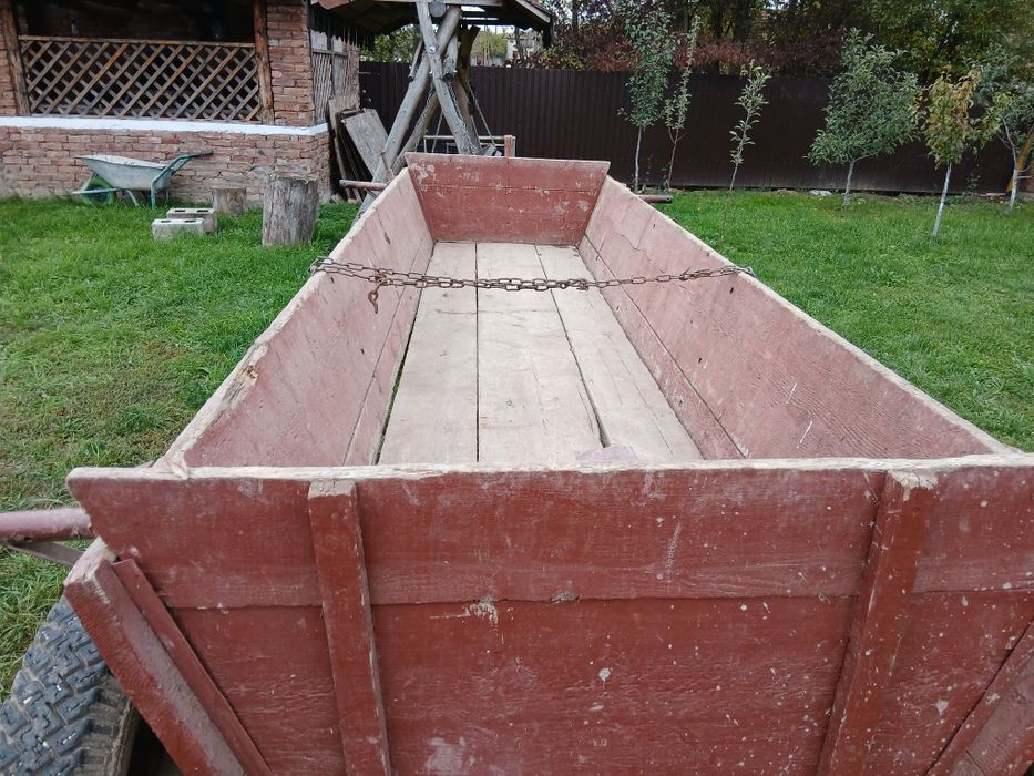 Căruță dupa tractor sau cal