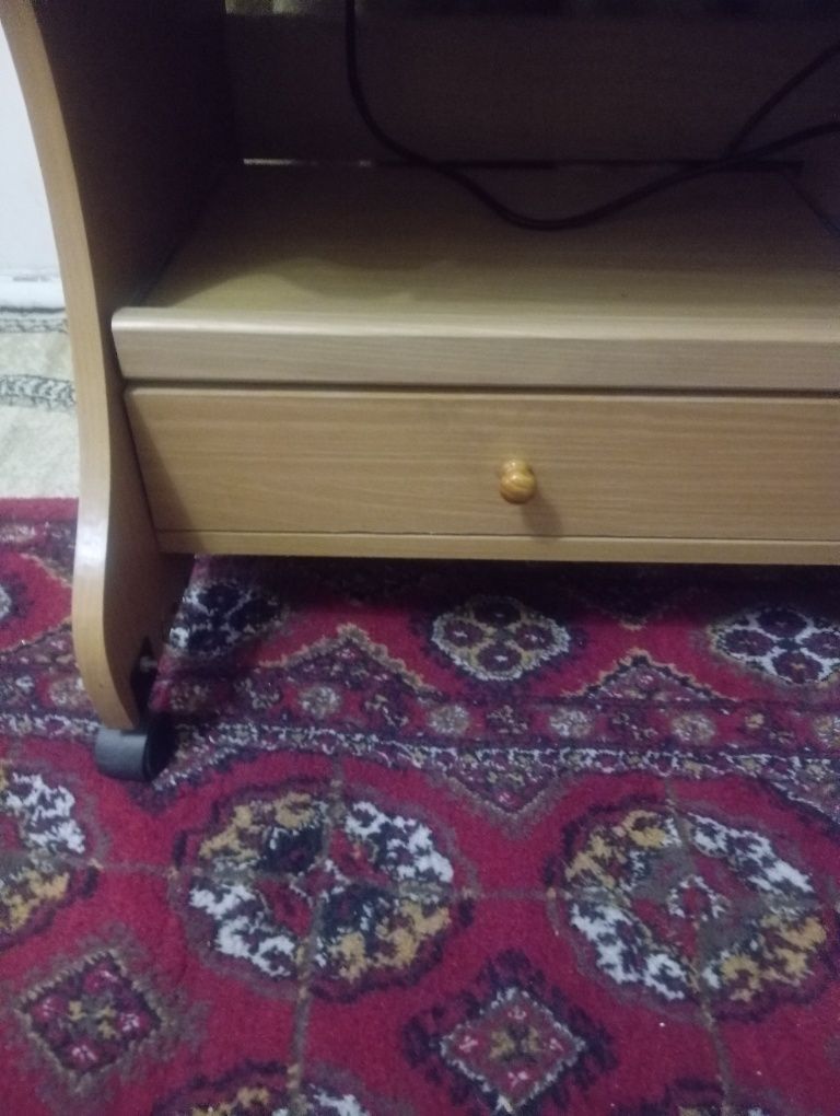 Компьютерный стол продам.