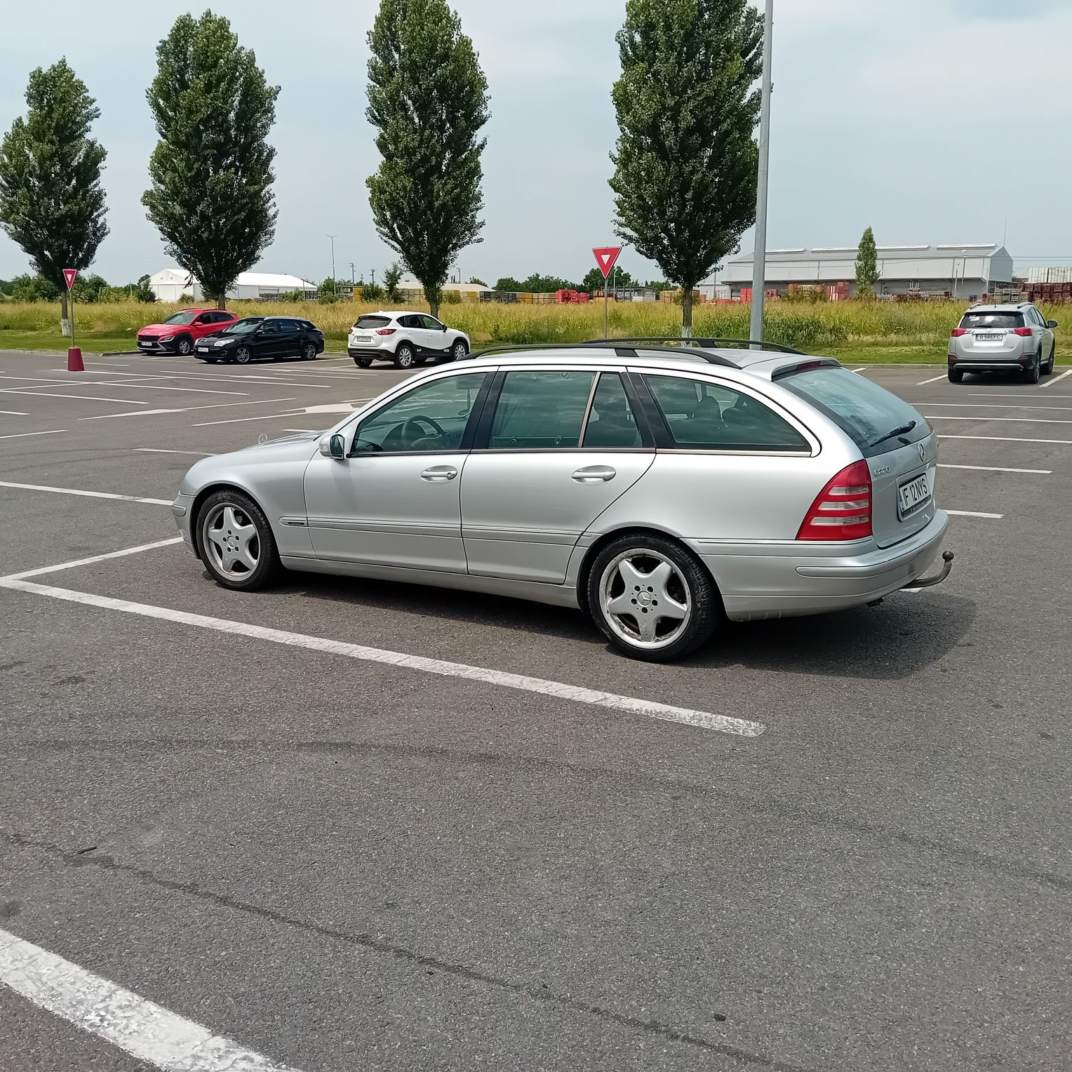Vând mercedes C220