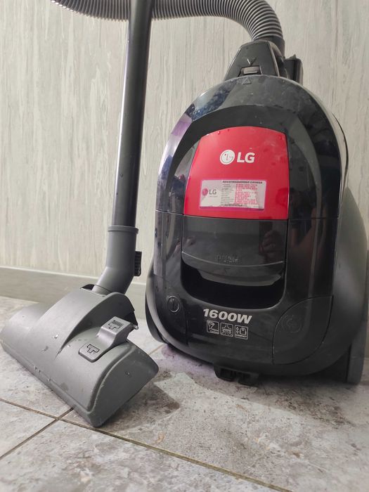 Пылесос LG 1600 W б/у