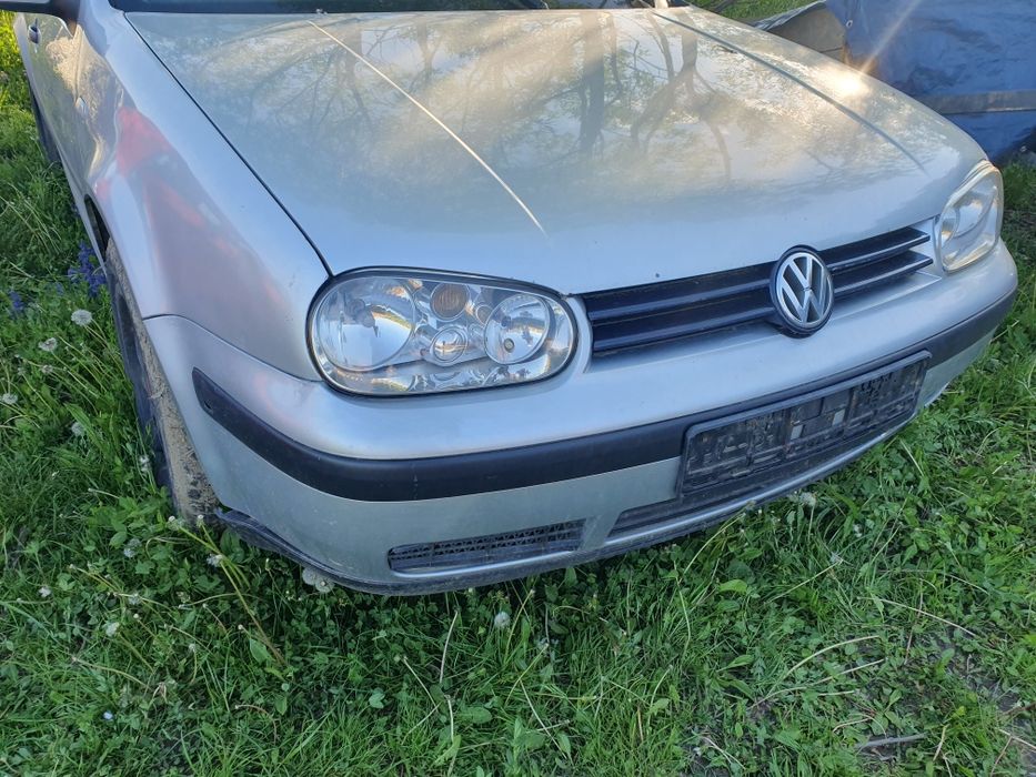 Vând: - faruri - masca fata - capota --- de Golf 4 1.4 din 2001