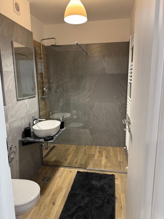 Vând apartament la 5 minute de mall Coresi