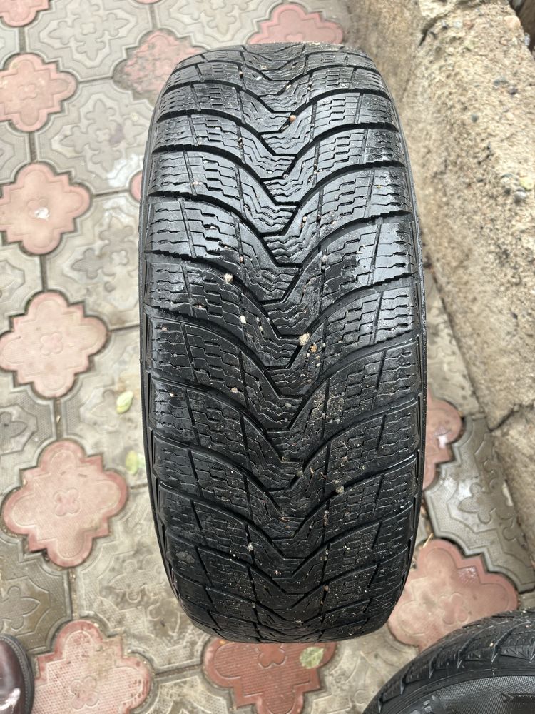 Зимние шины 215/60/16