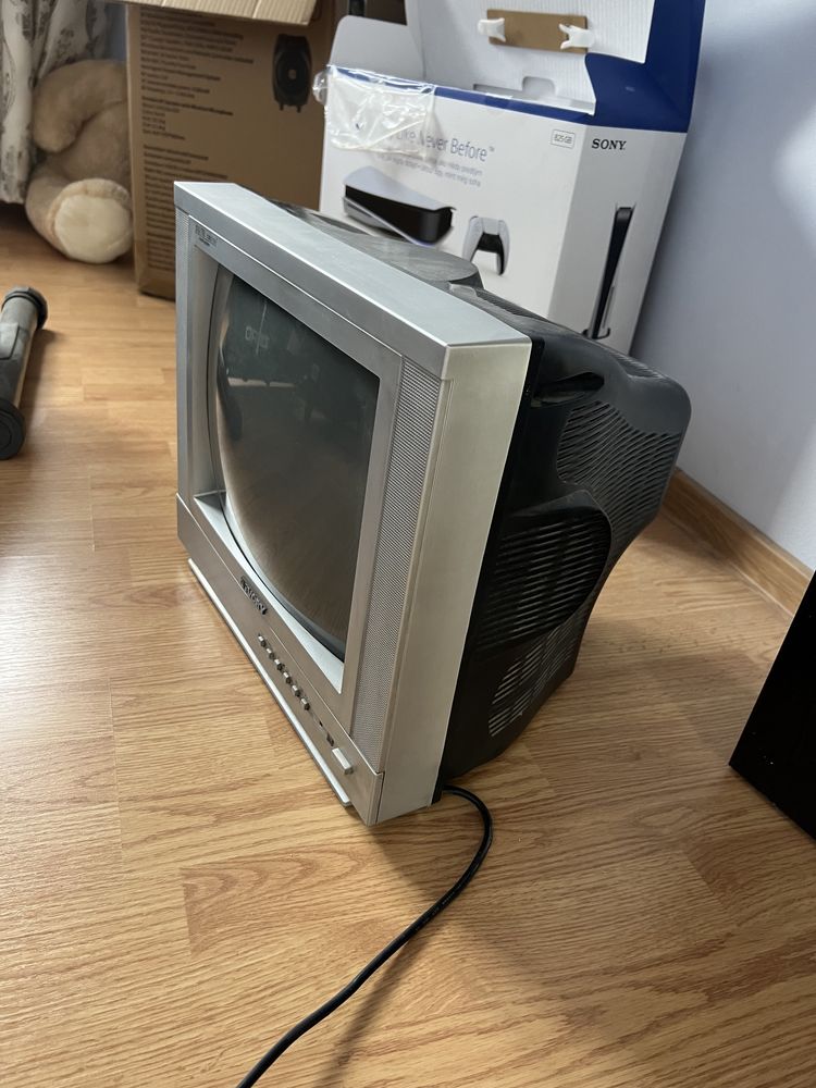 Televizor ivory vechi functional