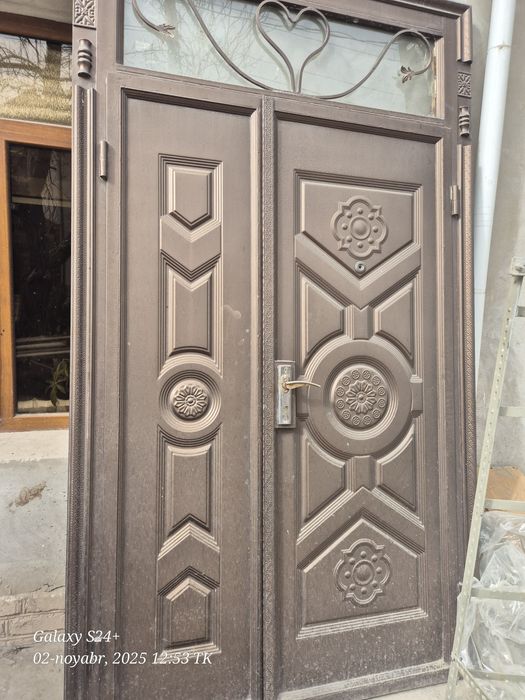 Temir eshik sotiladi