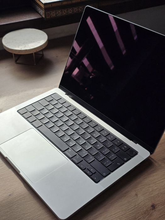 Macbook pro 14 inch m1 pro 512gb
