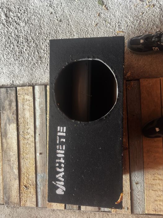 Продам короб для сабвуфера 12д