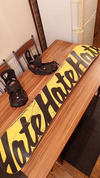 Placa snowboard Burton Hate 155cm cu legaturi Burton Cartel M