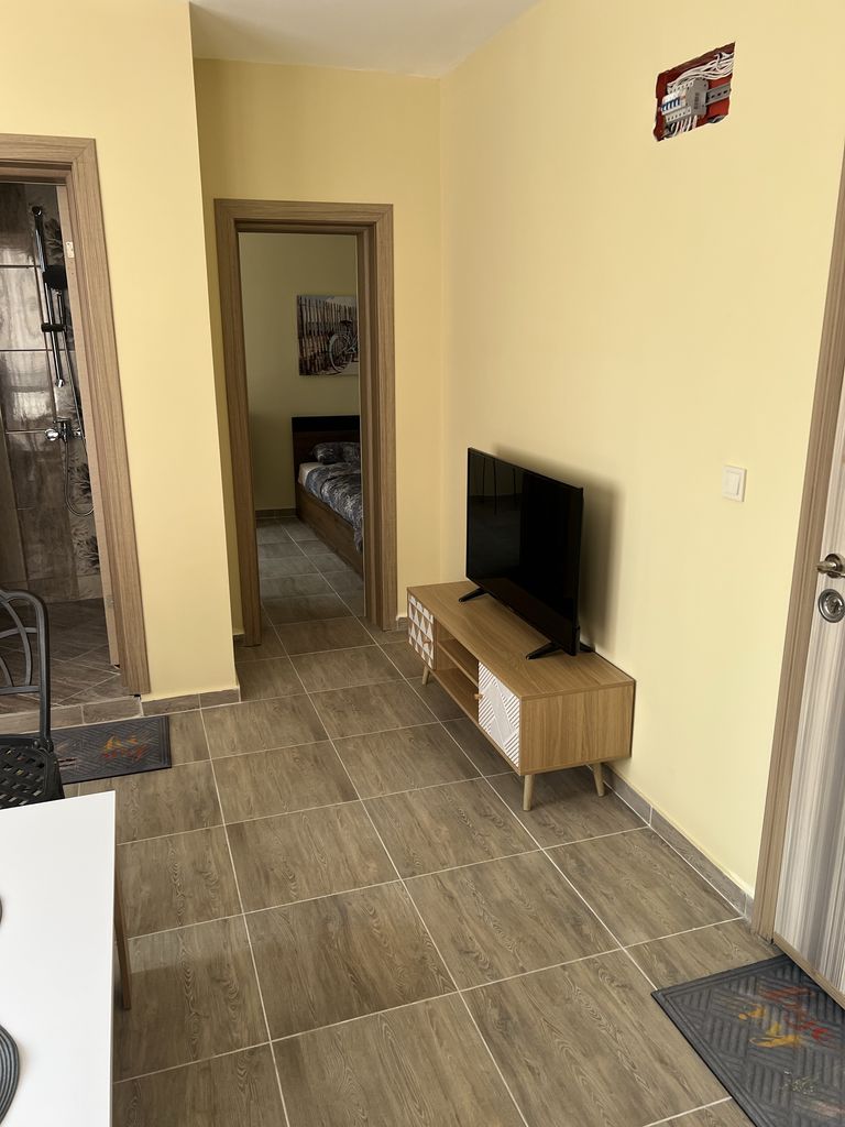 Дава се под наем Двустаен апартамент в Несебър - 65 кв.м за 357 € - Снимка #2