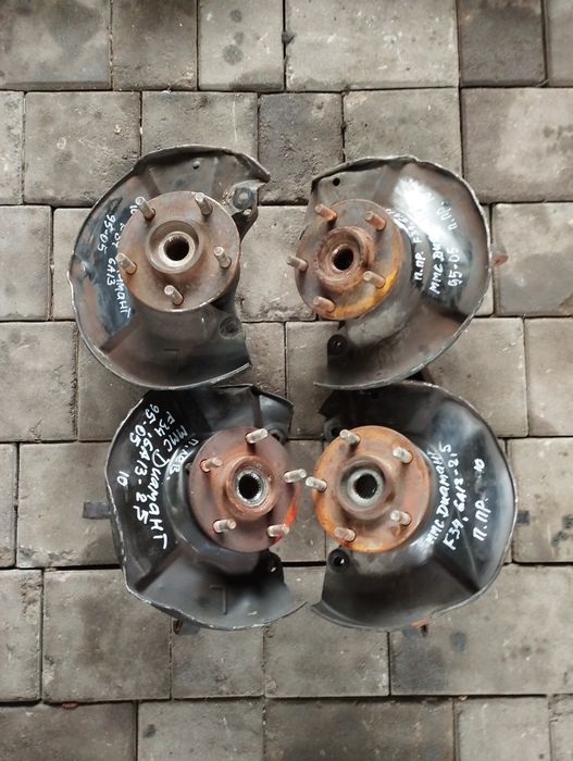 Mitsubishi diamante 95-05 f34 6a13 цапфа ступица передняя 2.5