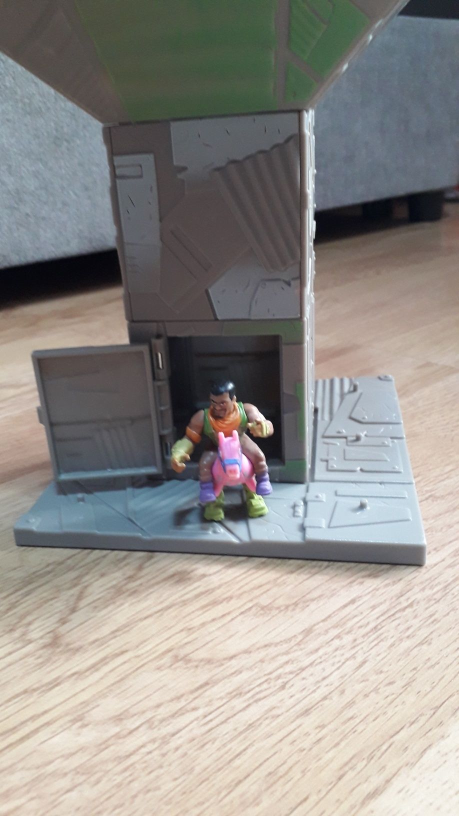 Jucărie turn Fortnite cu figurine skinuri