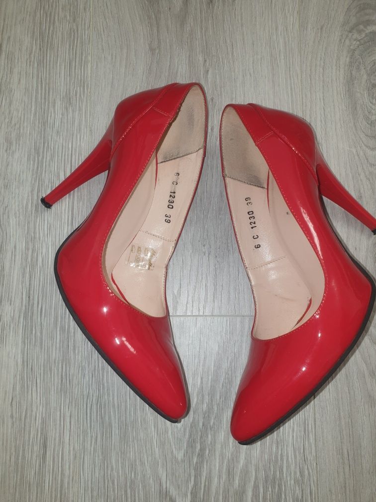 Pantofi stiletto