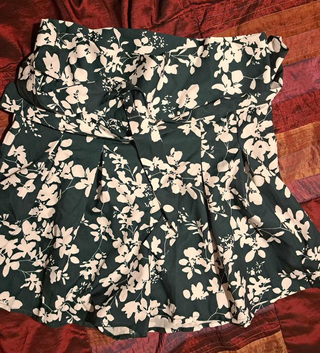 Donez doua fuste si o pijama, mar 40-42