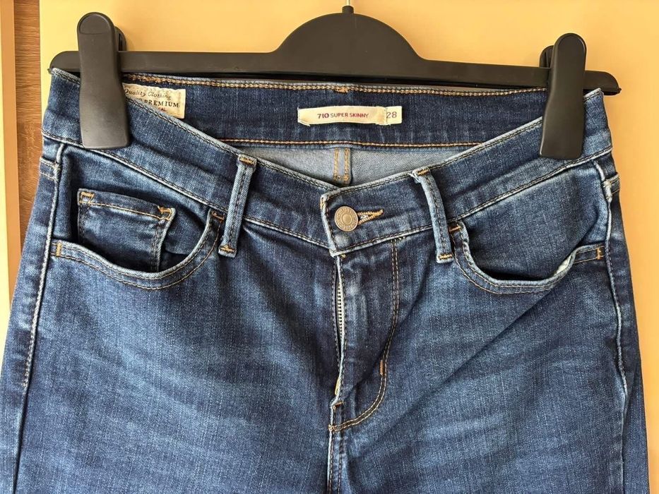 Blugi Levi’s model 710 Super Skinny