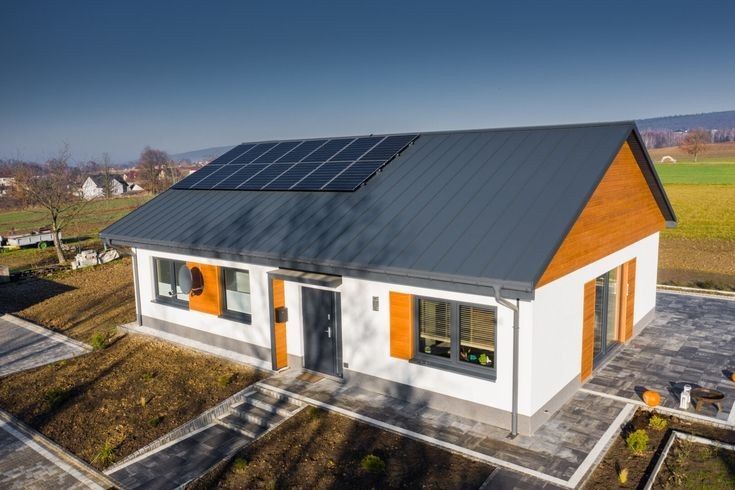 Vand case pe structura metalica si panouri sandwich