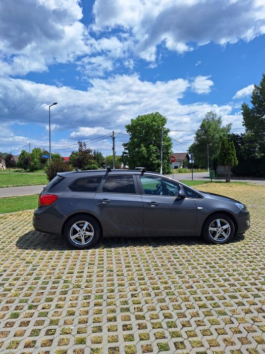 Opel Astra J 2012