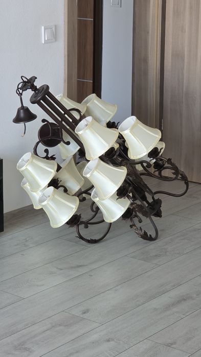 Vand candelabru in stare ca noua