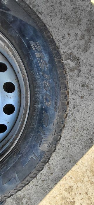 Продается зимние шины (шипы)