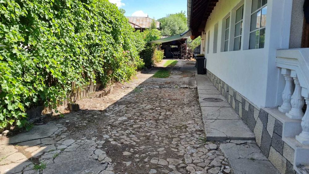 Teren+Casa Fieni