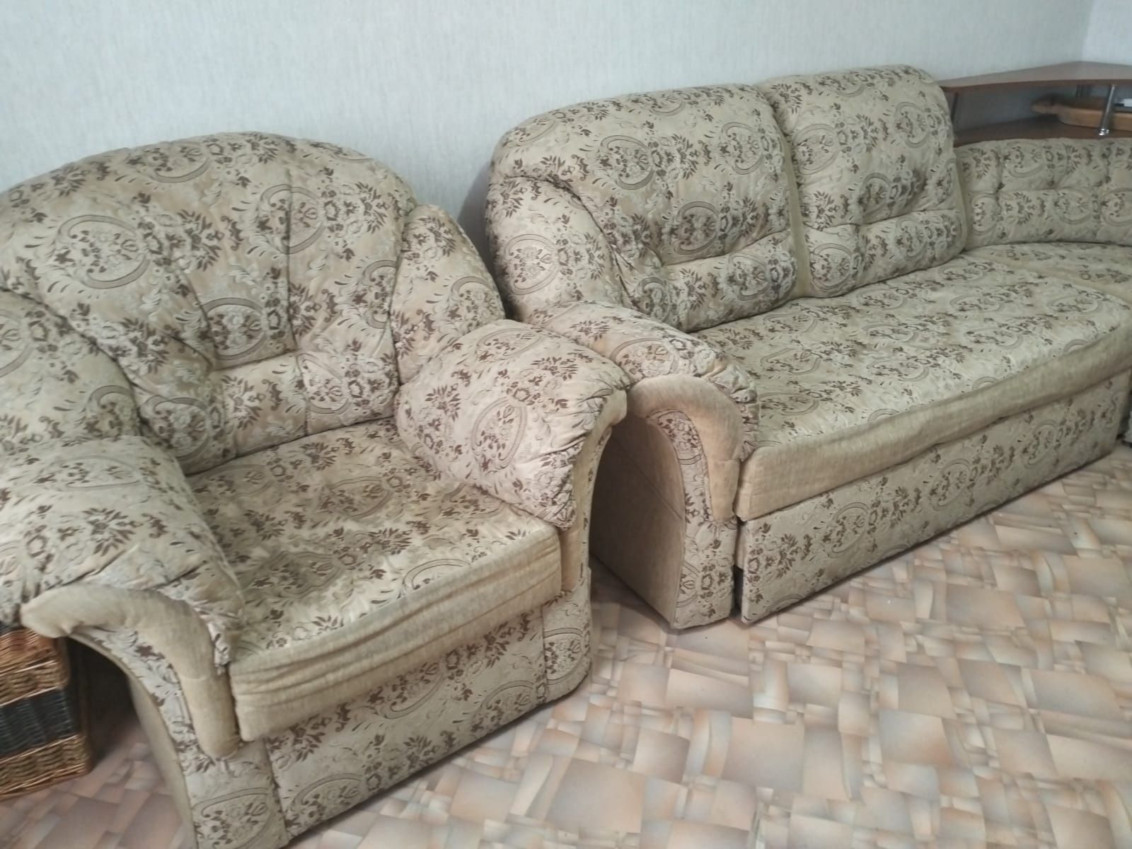 Продам диван угловой