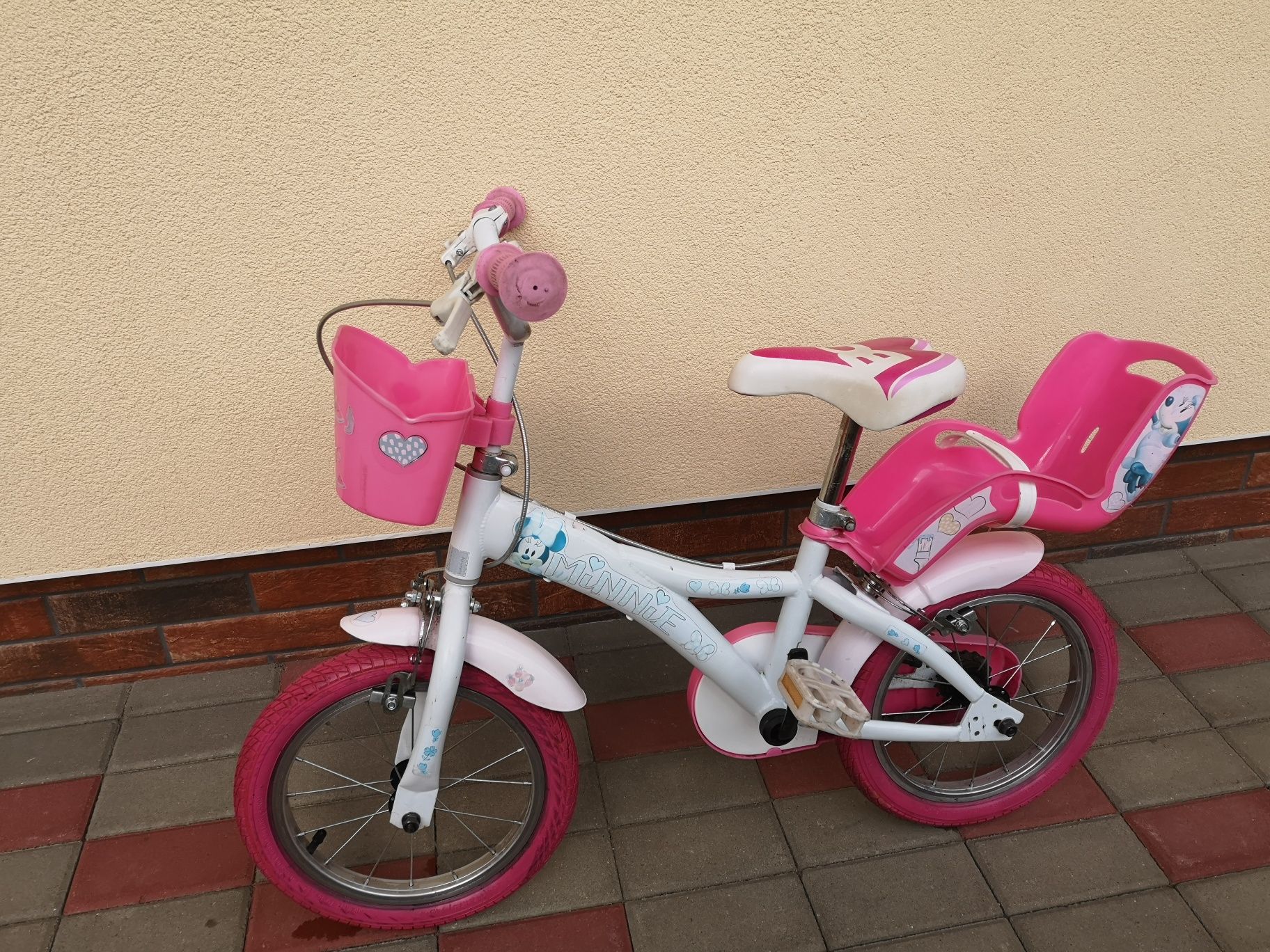 Bicicleta copii cu roti ajutatoare minnie mouse