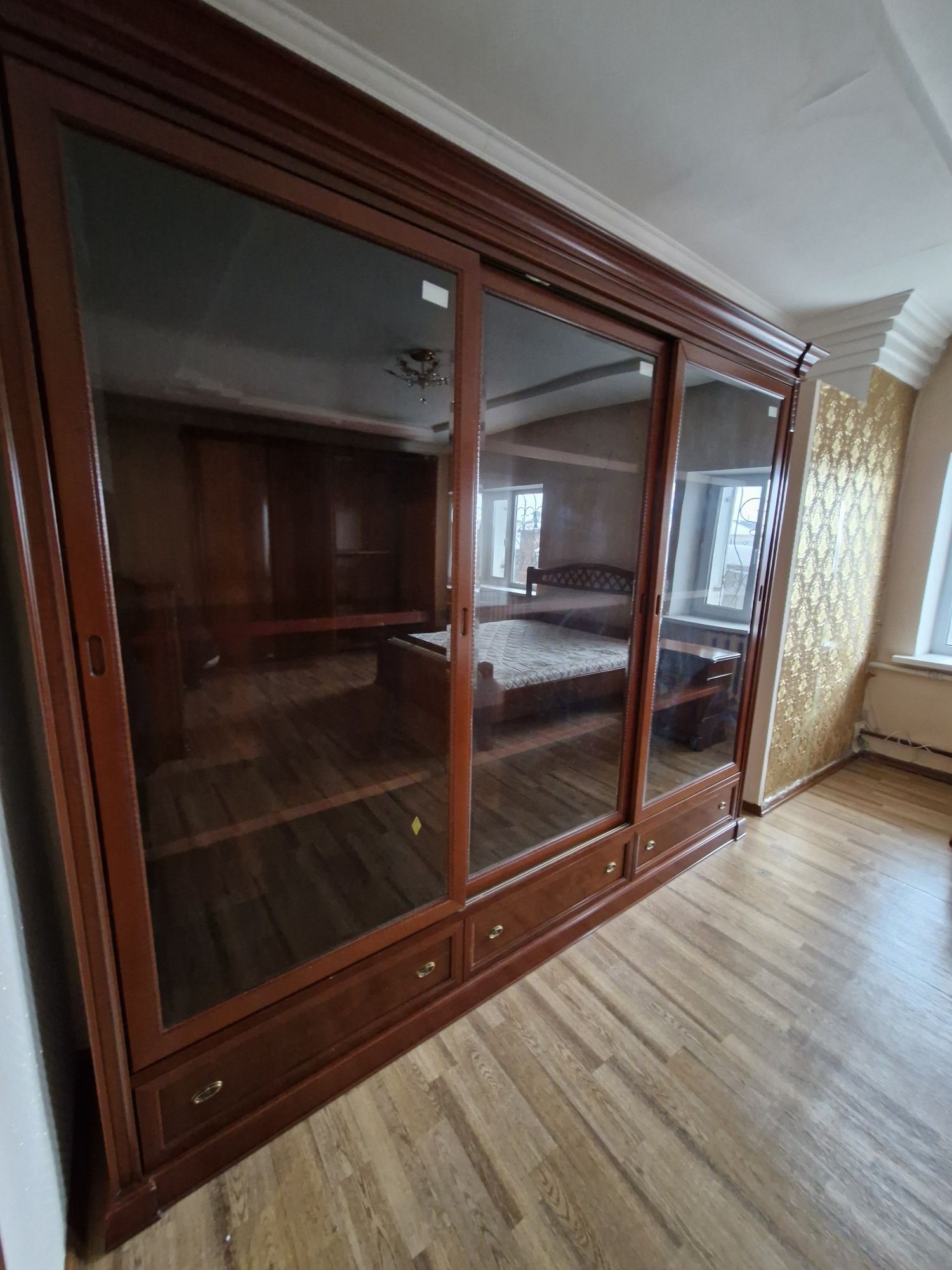 Продам старинную мебель из чистого дерева